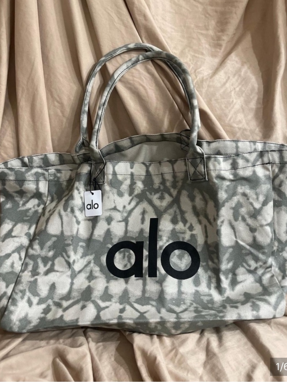 ALO Yoga Gray and White Tie-Dye Canvas Tote - Picture 1 of 5